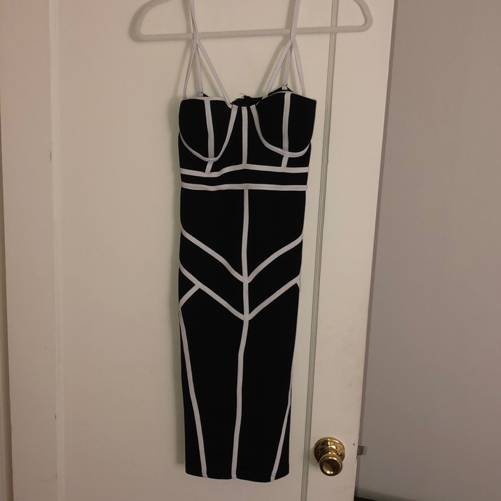 White and black stretch dress size M